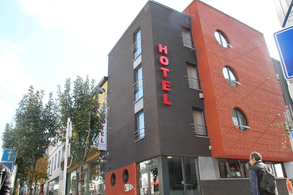 Hotel La Louve La Louvière Екстериор снимка