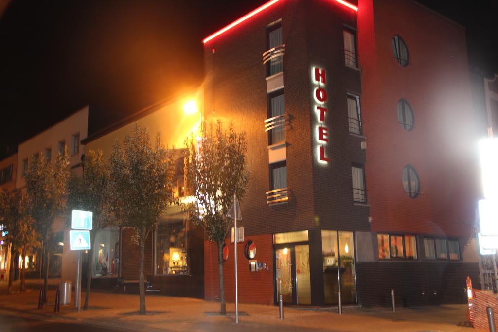 Hotel La Louve La Louvière Екстериор снимка