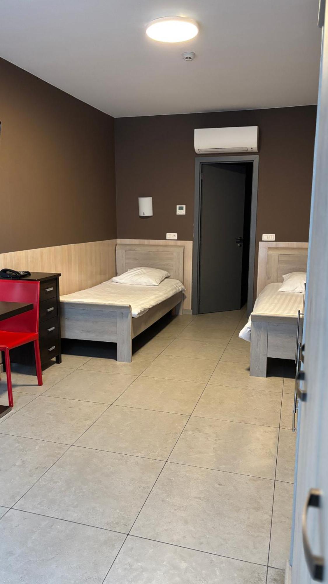 Hotel La Louve La Louvière Екстериор снимка