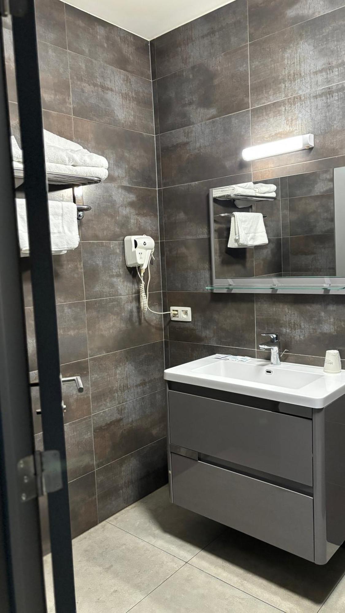 Hotel La Louve La Louvière Екстериор снимка