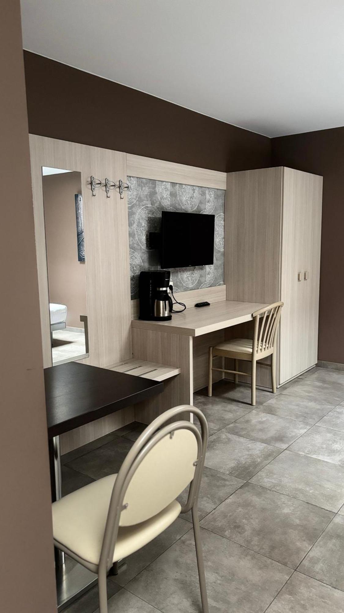 Hotel La Louve La Louvière Екстериор снимка