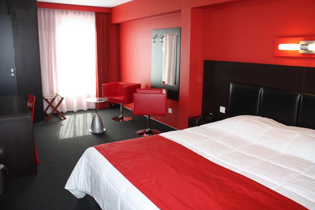 Hotel La Louve La Louvière Екстериор снимка