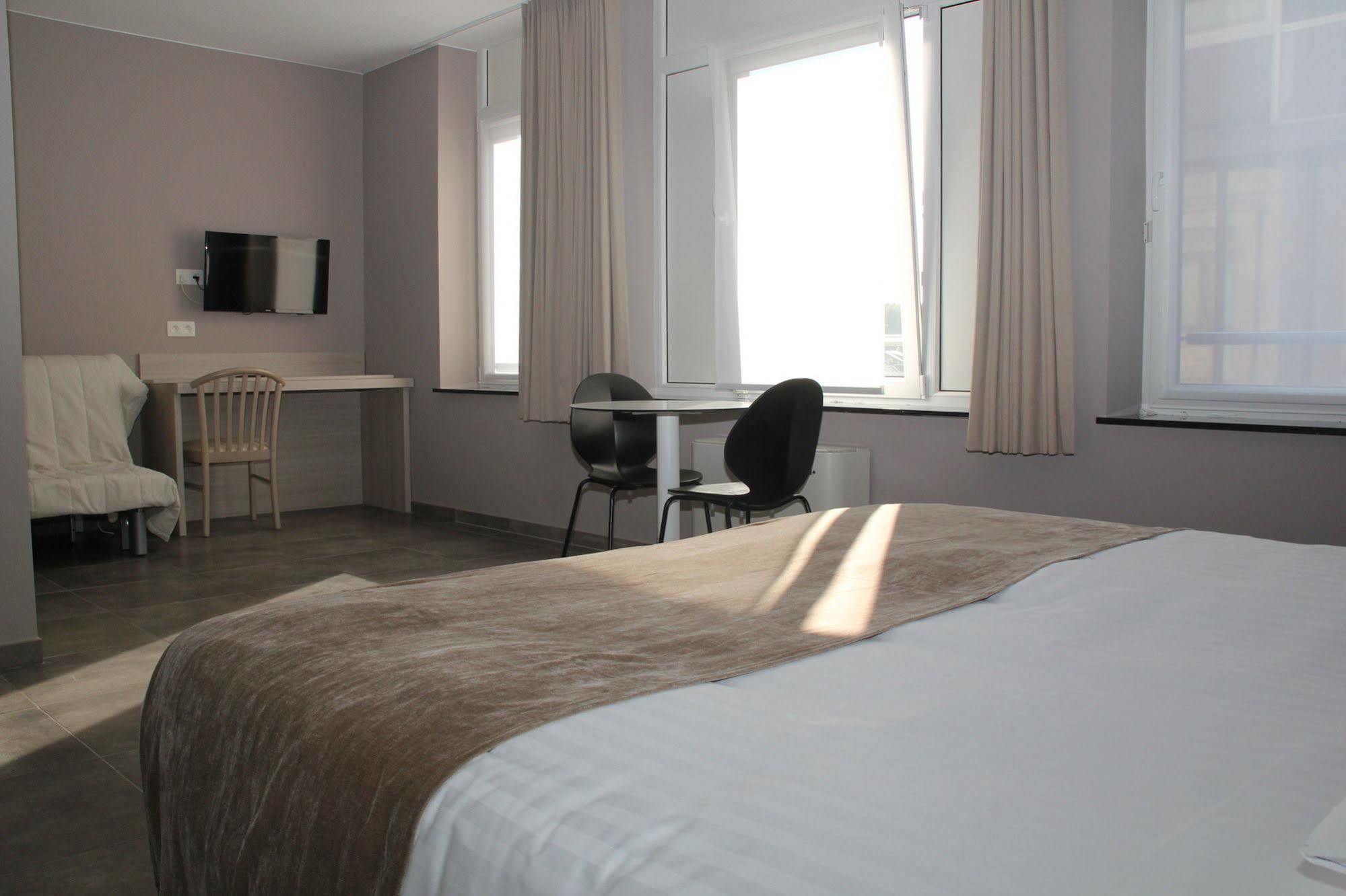 Hotel La Louve La Louvière Екстериор снимка