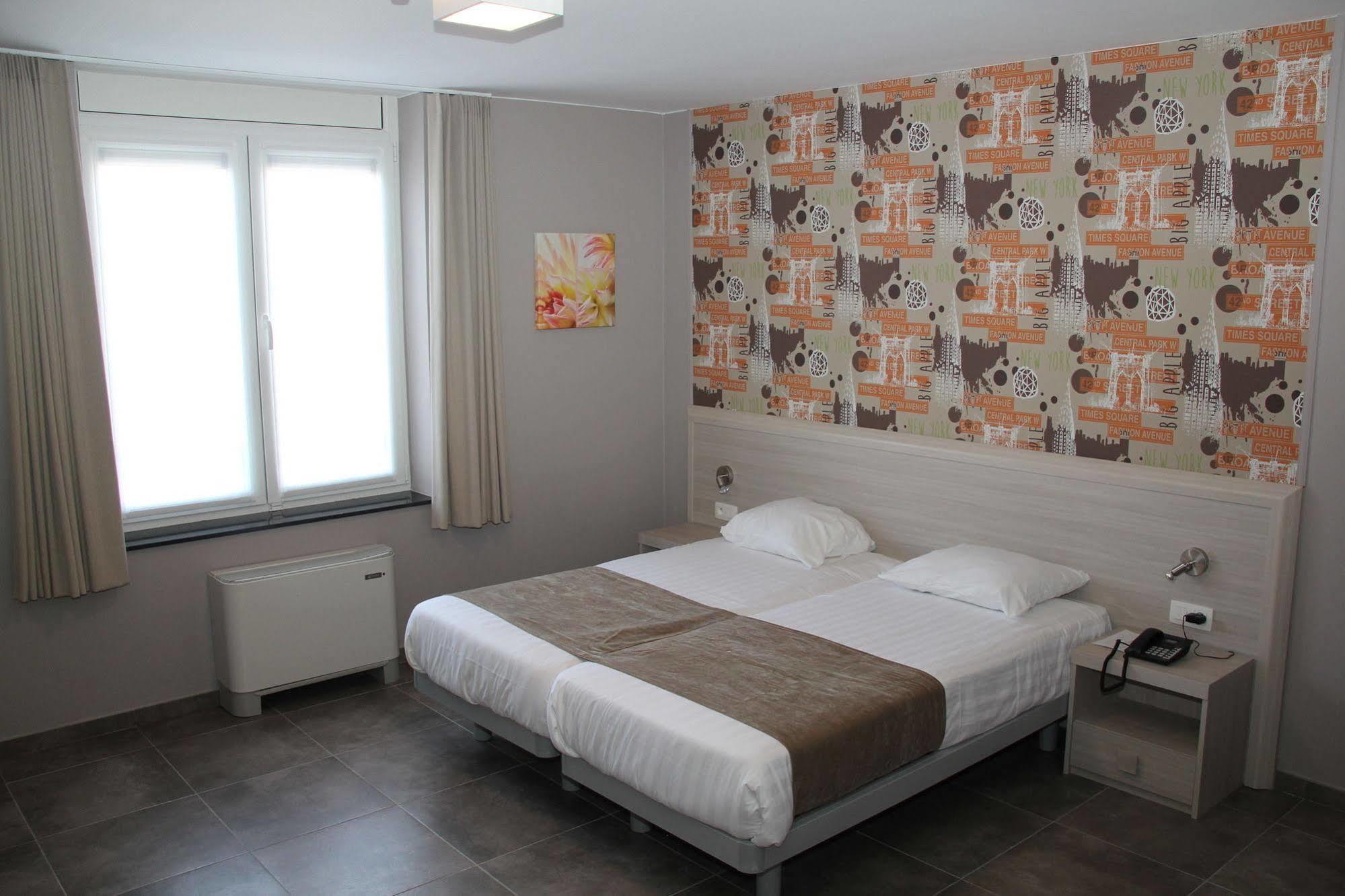 Hotel La Louve La Louvière Екстериор снимка